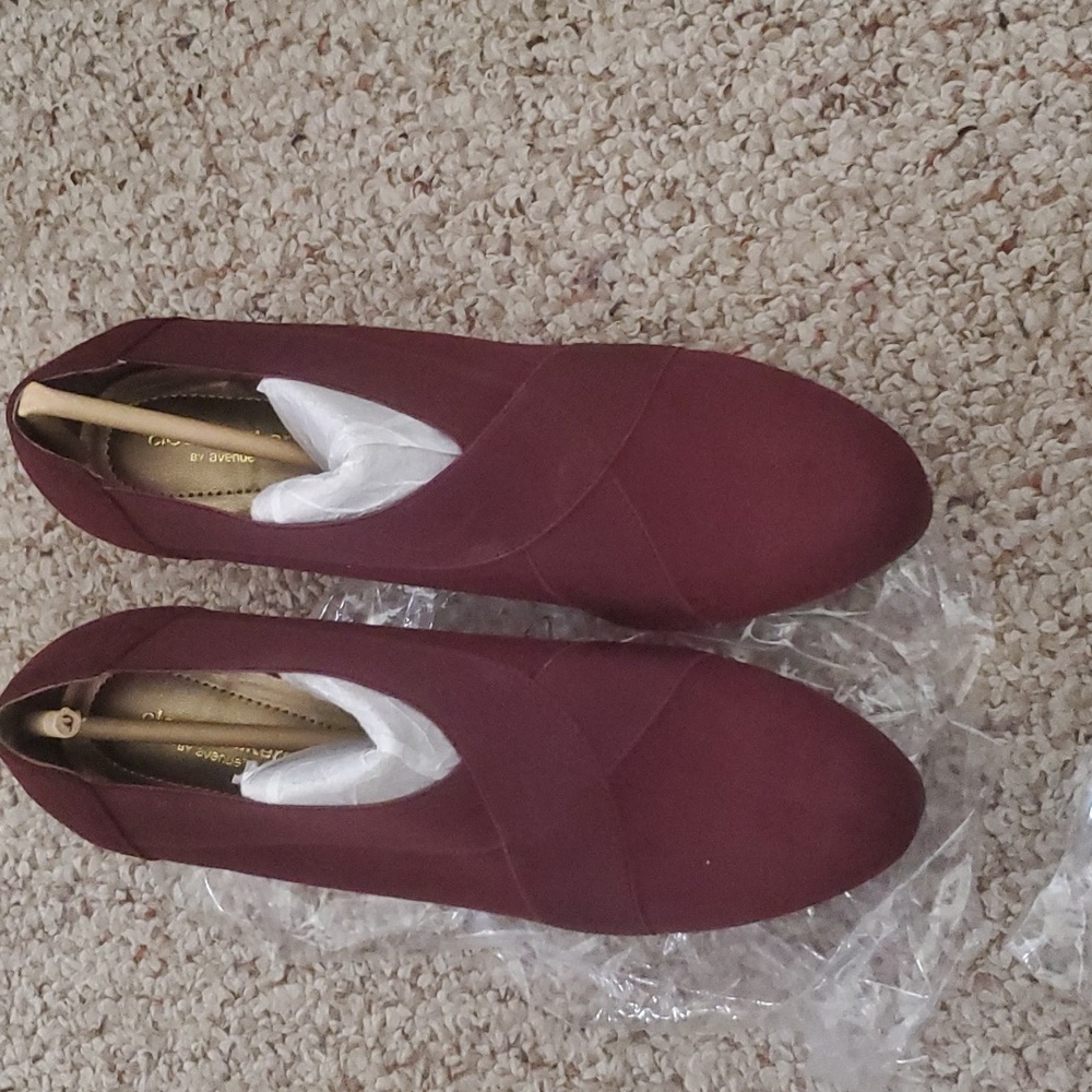 Cloudwalker Maroon Suede Booties Size 9 Wide